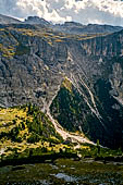 Trekking nel Parco Naturale Puez-Odle. La lunga discesa dal Rifugio Puez a Selva in Valgardena lungo la Vallelunga.